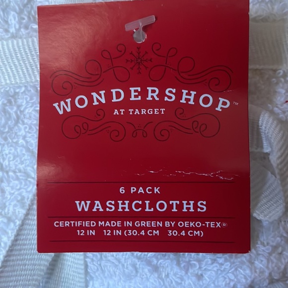 Perfect lil gift holiday color wash clothes n a delicious smelling candle new - Picture 5 of 7